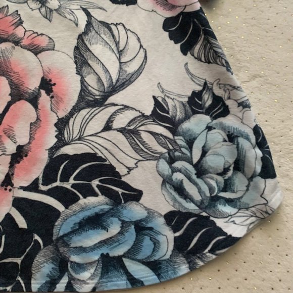 Cutout Blouse w/ Pink, Navy & White Floral Design - Picture 4 of 5